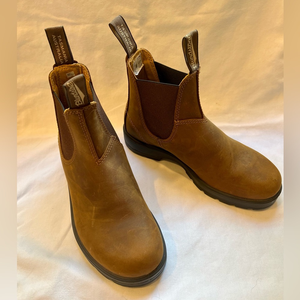 Blundstone Women’s Original Suede Boots - Tobacco. Never Worn.